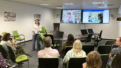 A student project on the origin of blue light in proton therapy featured image