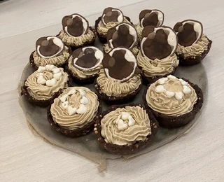 Homemade chocolate tartlets with coffee cream, several topped with chocolate discs showing the MReye logo